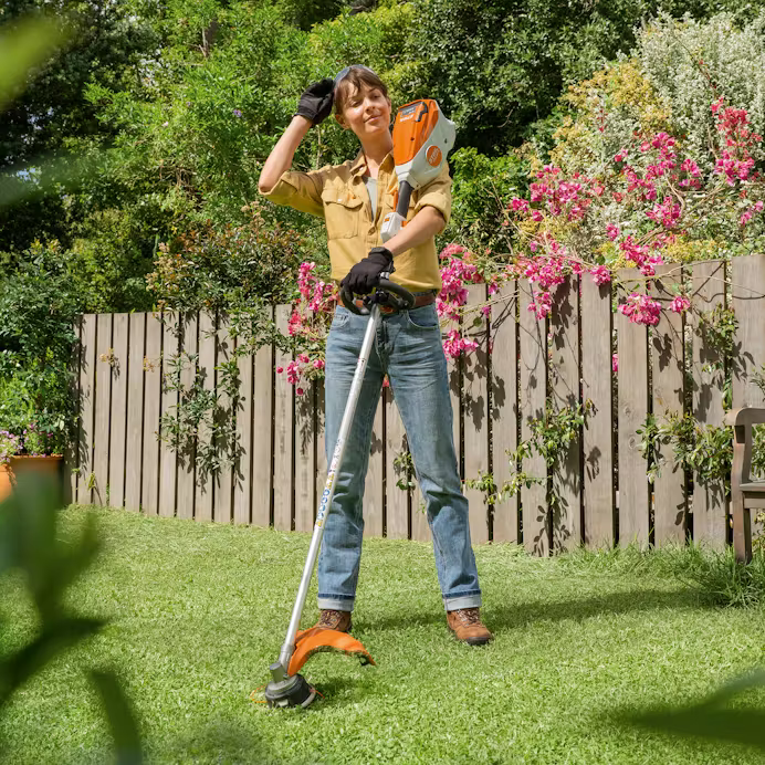 Stihl | FSA 80 R Battery Trimmer | Loop Handle | w/ AK 20 Battery