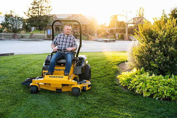 Hustler FasTrak SDX 54-Inch Commercial Zero-Turn Mower – Foards